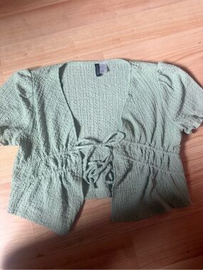 H&M Light Sage Green Crinkle Tie-Front Crop Blouse